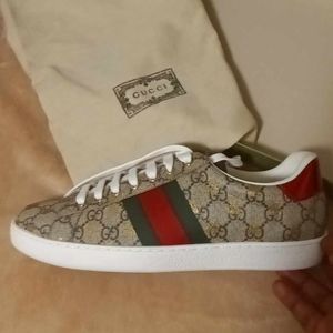 Size 9 gucci AA Supreme bees
